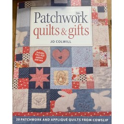 Livre Patchwork quilts and...